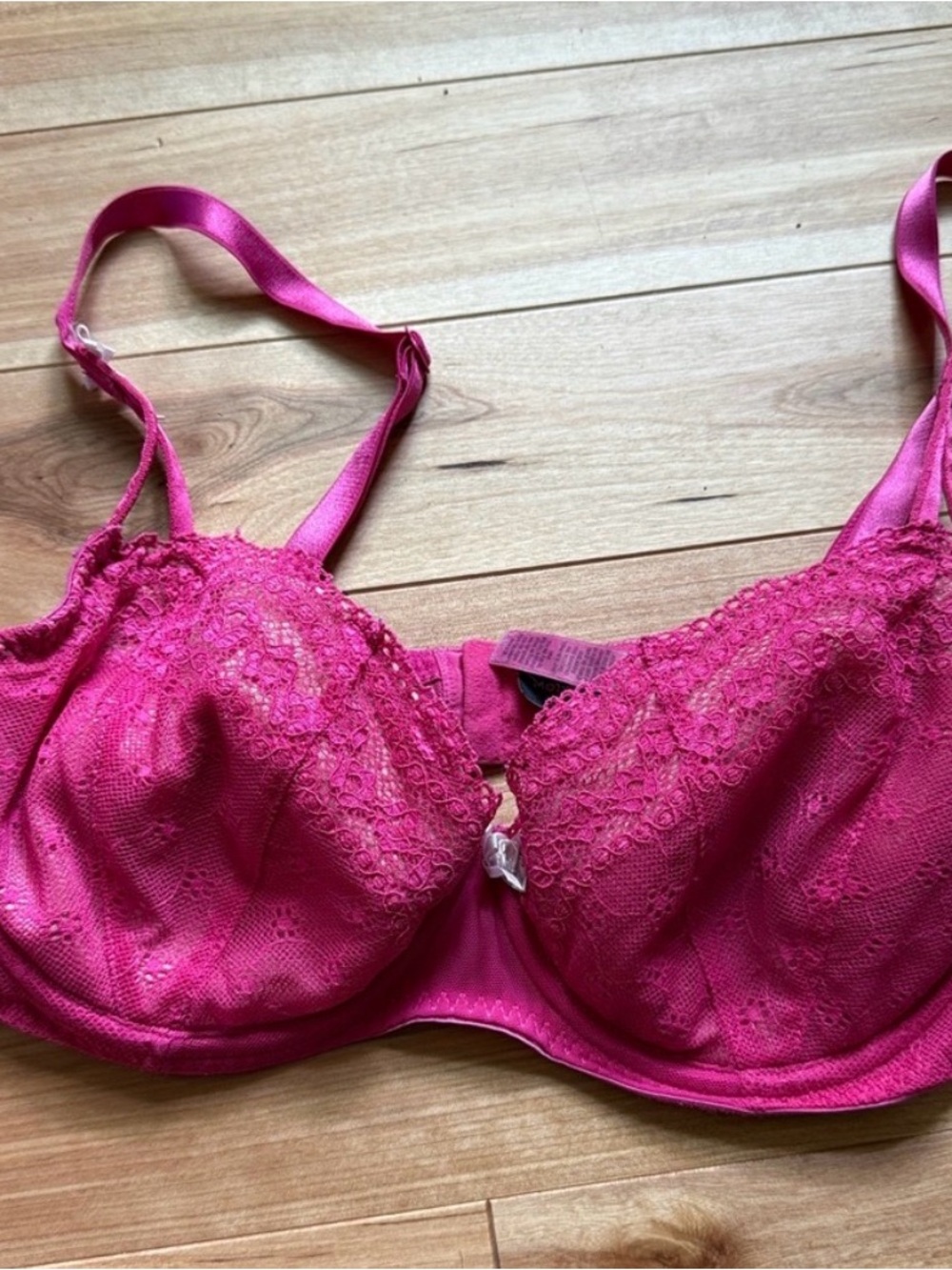 VS Magenta Lace Bra - Picture 2 of 3